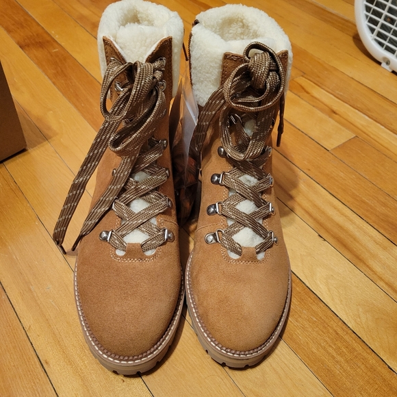 New in Box- Lands End Boots Size 7 - Picture 2 of 6